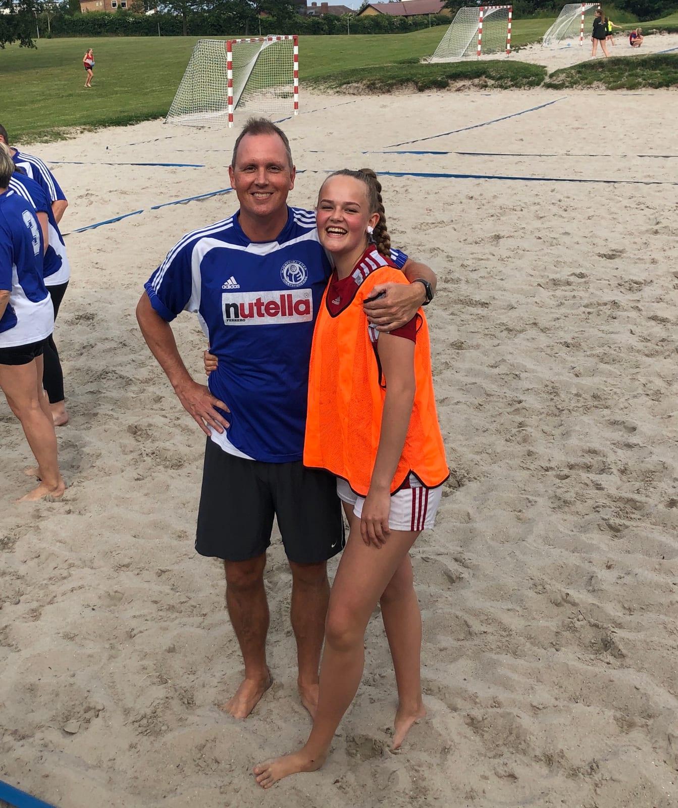 Kenneth og familie til beachhåndbold